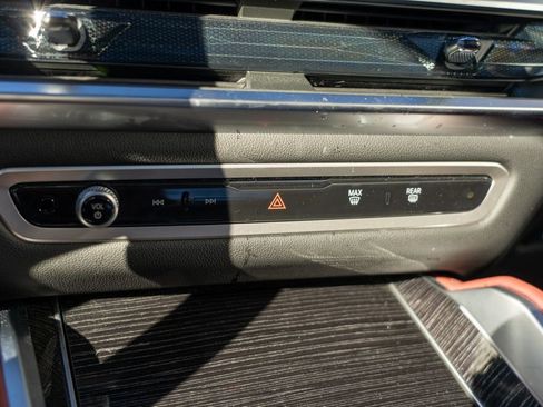 Used 2025 BMW X6 xDrive40i w/ Climate Comfort Package image 25