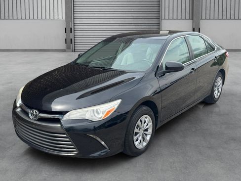 Used 2017 Toyota Camry LE image 26