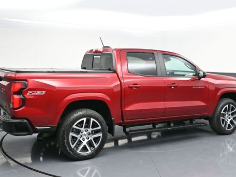 Used 2024 Chevrolet Colorado Z71 w/ Z71 Convenience Package 2 image 7