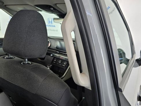 Used 2024 Kia Carnival LX image 31