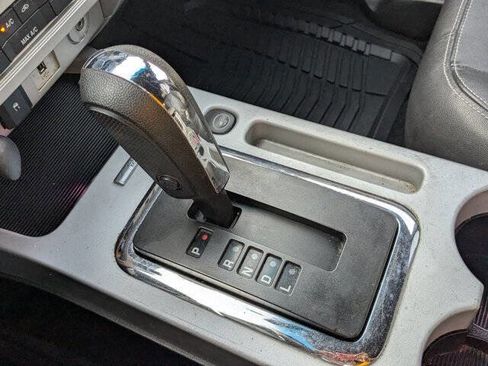 Used 2010 Mercury Mariner Premier image 25