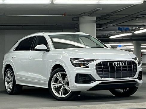 Used 2023 Audi Q8 Premium image 2