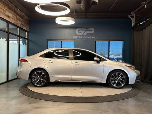 Used 2020 Toyota Corolla SE w/ SE Premium Package image 2