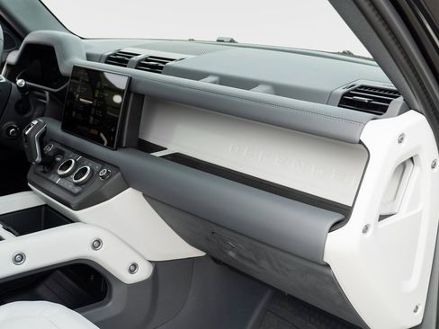 New 2025 Land Rover Defender 110 X-Dynamic SE image 21