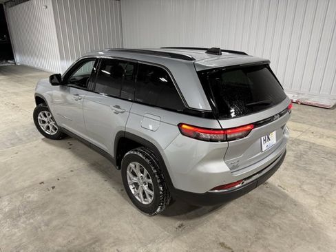 Used 2023 Jeep Grand Cherokee Limited image 39