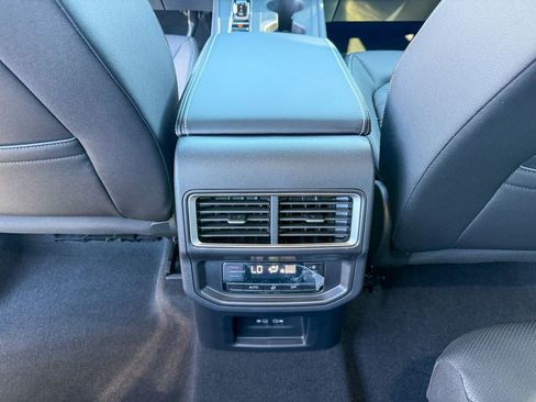 New 2026 Volkswagen Atlas SE image 25