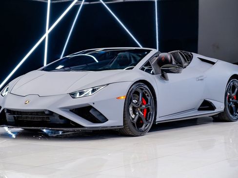 Used 2020 Lamborghini Huracan EVO image 3