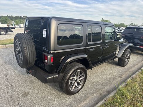Used 2024 Jeep Wrangler Sport S w/ Convenience Group image 10