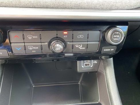 Used 2022 Jeep Compass Latitude image 11