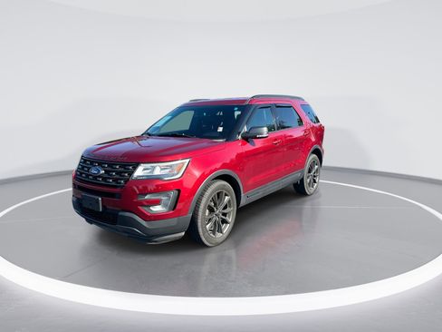 Used 2017 Ford Explorer XLT w/ Equipment Group 202A FWD image 5