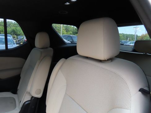 Used 2022 Chevrolet Traverse LT image 30