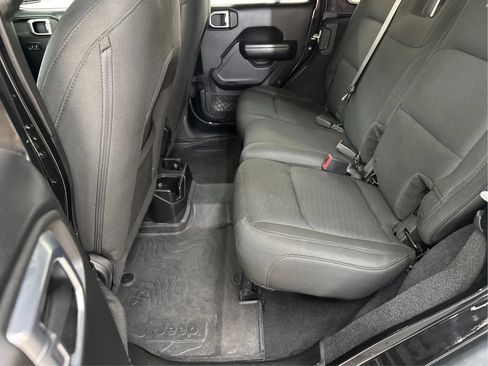 Used 2018 Jeep Wrangler Unlimited Sport S AWD/4WD image 14