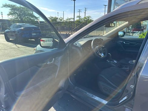 Used 2017 Nissan Rogue SL w/ SL Premium Package AWD/4WD image 9