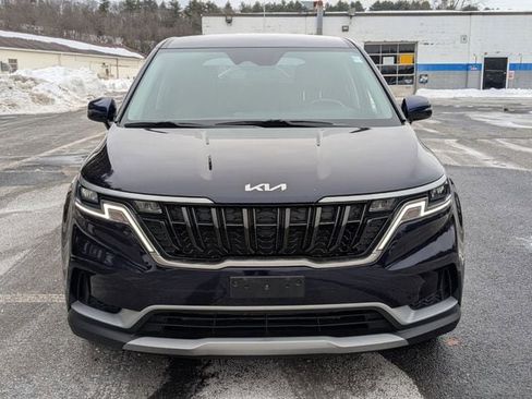 Used 2024 Kia Carnival LX image 2