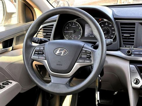 Used 2017 Hyundai Elantra SE image 31
