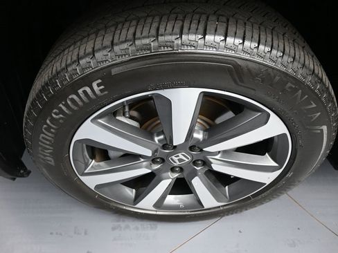 Certified 2024 Honda Pilot Touring image 14