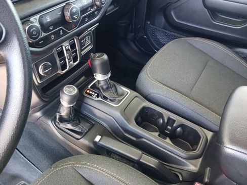 Used 2025 Jeep Gladiator Sport AWD/4WD image 11