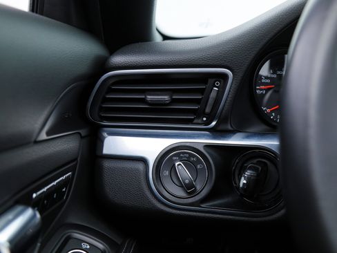 Used 2016 Porsche 911 Carrera S image 36