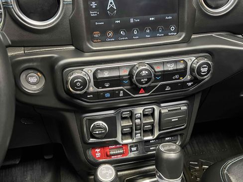 Used 2022 Jeep Wrangler Unlimited Rubicon 4xe AWD/4WD image 34
