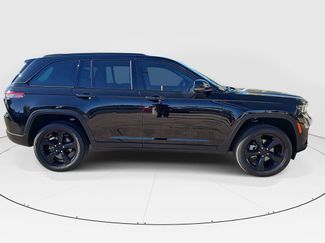 Used 2023 Jeep Grand Cherokee Limited w/ Black Appearance Package video 2