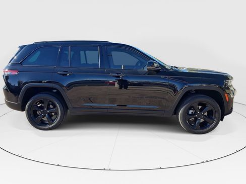 Used 2023 Jeep Grand Cherokee Limited w/ Black Appearance Package image 2