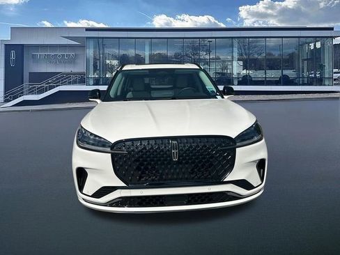 New 2026 Lincoln Aviator AWD image 2