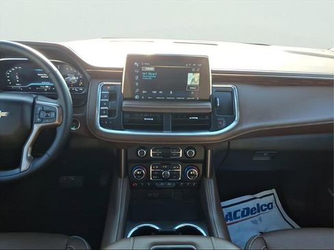 Used 2024 Chevrolet Suburban High Country image 13