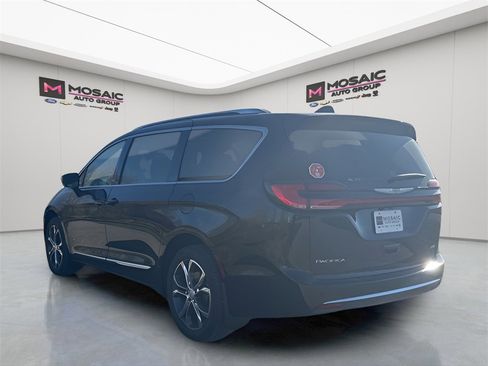 New 2026 Chrysler Pacifica Pinnacle image 5