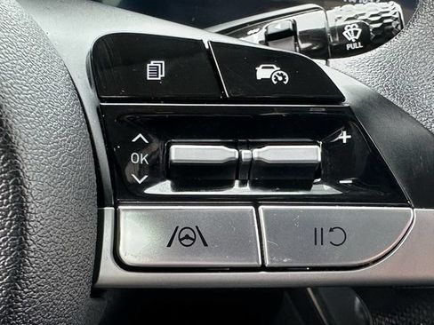 Used 2024 Hyundai Elantra SEL FWD image 15
