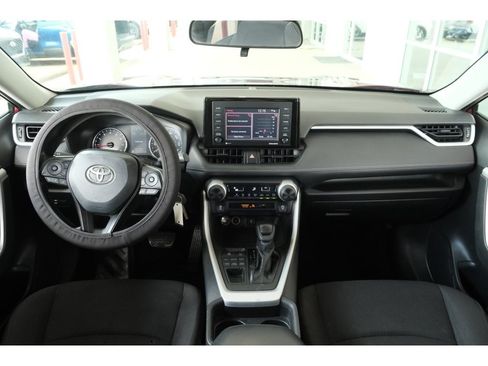 Used 2021 Toyota RAV4 LE AWD/4WD image 5