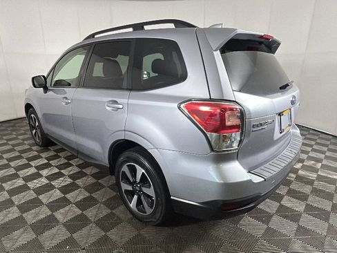 Used 2017 Subaru Forester 2.5i Premium AWD/4WD image 5