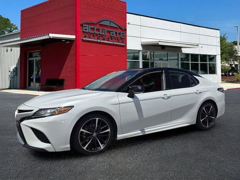 Used 2019 Toyota Camry XSE FWD image 1