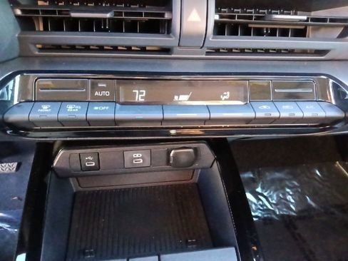 Used 2024 Toyota Prius LE image 23