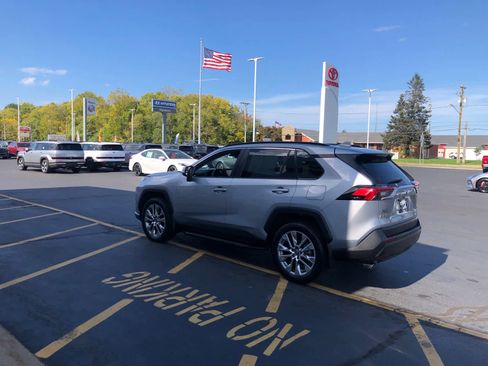 Certified 2022 Toyota RAV4 XLE Premium image 3