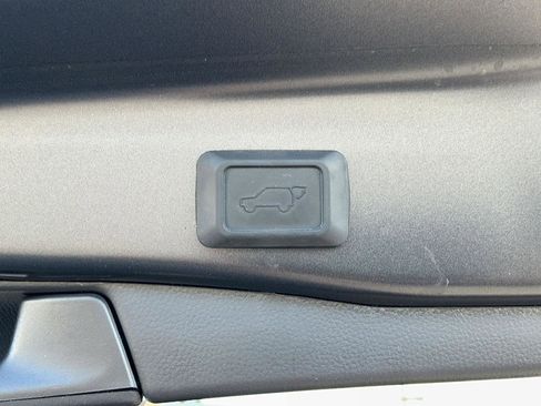 Used 2023 Toyota RAV4 XLE Premium image 10