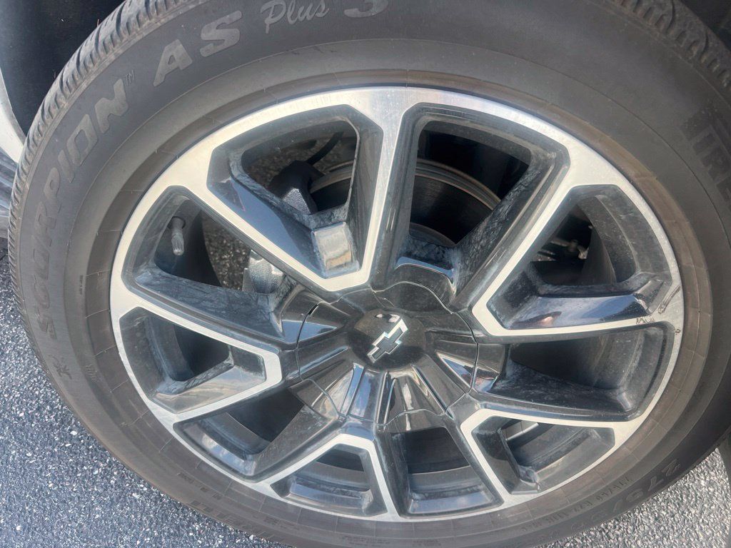 Used 2021 Chevrolet Suburban RST w/ Luxury Package AWD/4WD image 11