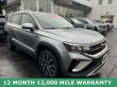 Used 2022 Volkswagen Taos SE w/ Panoramic Sunroof Package