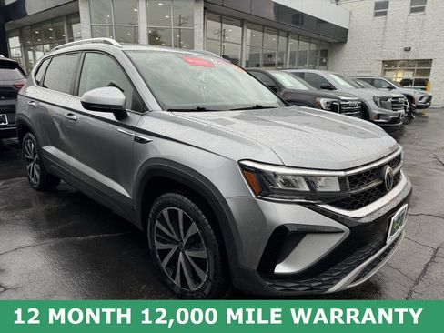 Used 2022 Volkswagen Taos SE w/ Panoramic Sunroof Package image 1