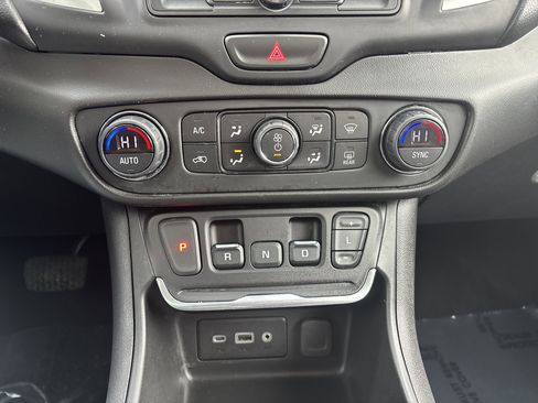 Used 2021 GMC Terrain SLE w/ Driver Convenience Package image 18