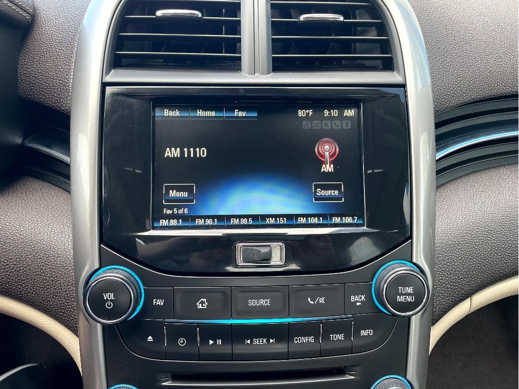 Used 2016 Chevrolet Malibu LT FWD image 16