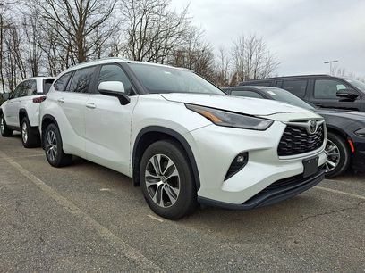 Used 2023 Toyota Highlander XLE