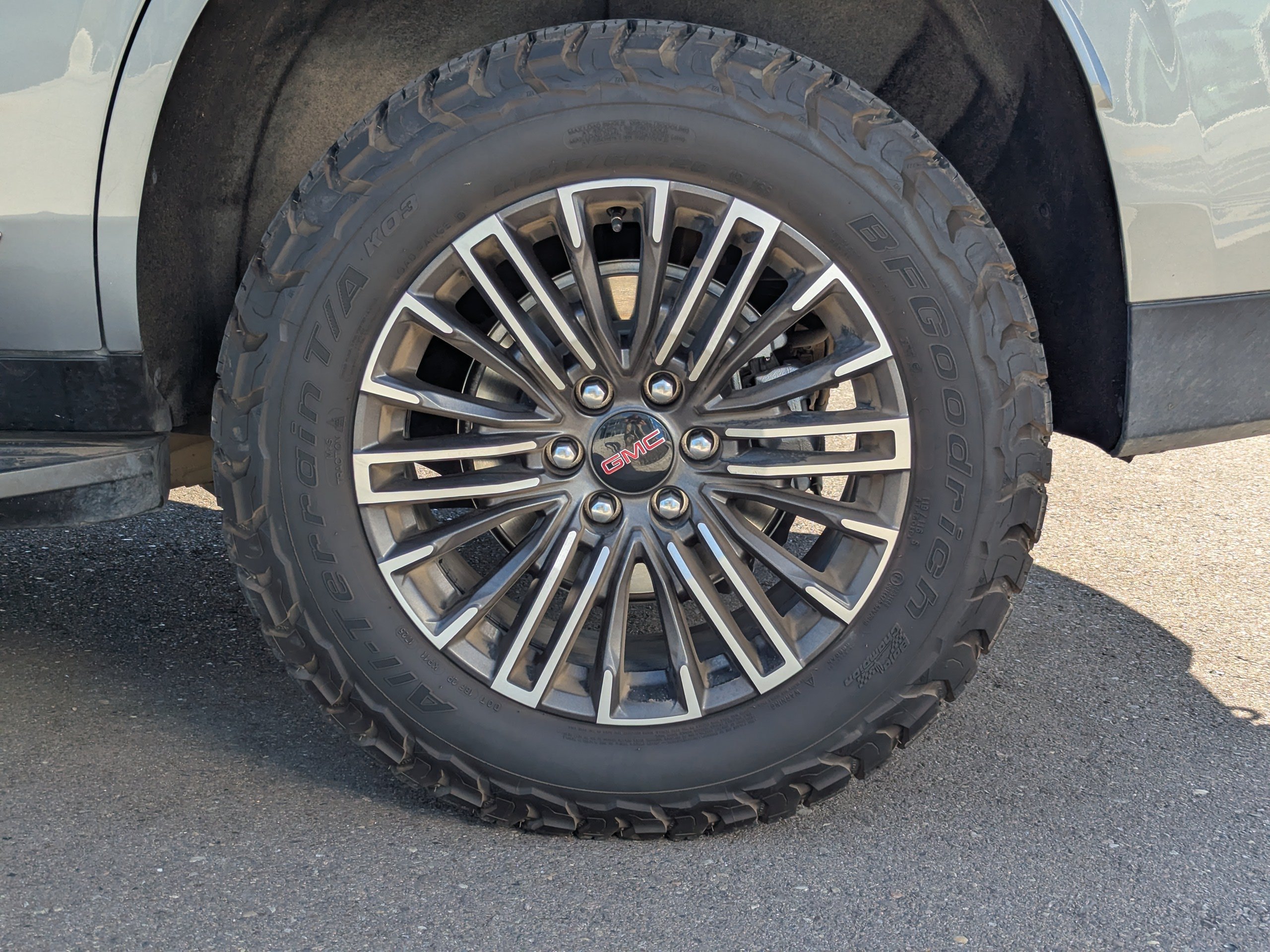 Used 2025 GMC Yukon Elevation AWD/4WD image 55