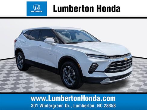 Used 2025 Chevrolet Blazer LT FWD image 1