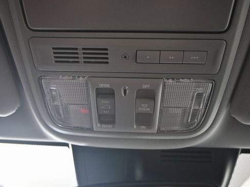 Used 2018 Honda CR-V Touring image 33