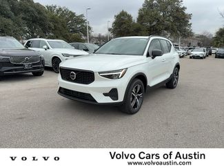 New 2026 Volvo XC40 B4 Core video 1