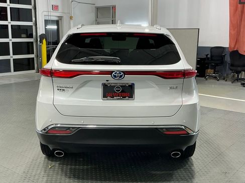 Used 2024 Toyota Venza XLE AWD/4WD image 23