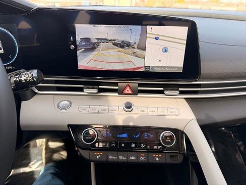 Used 2025 Hyundai Elantra Limited FWD image 21