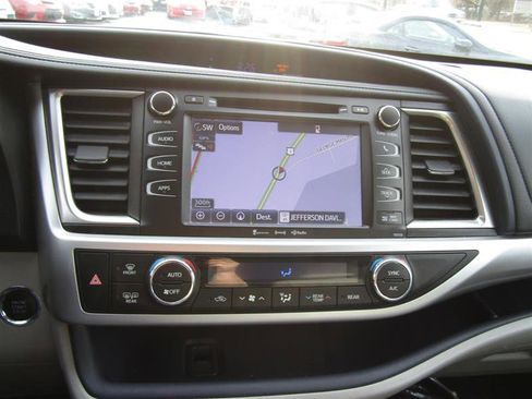 Used 2016 Toyota Highlander XLE image 21