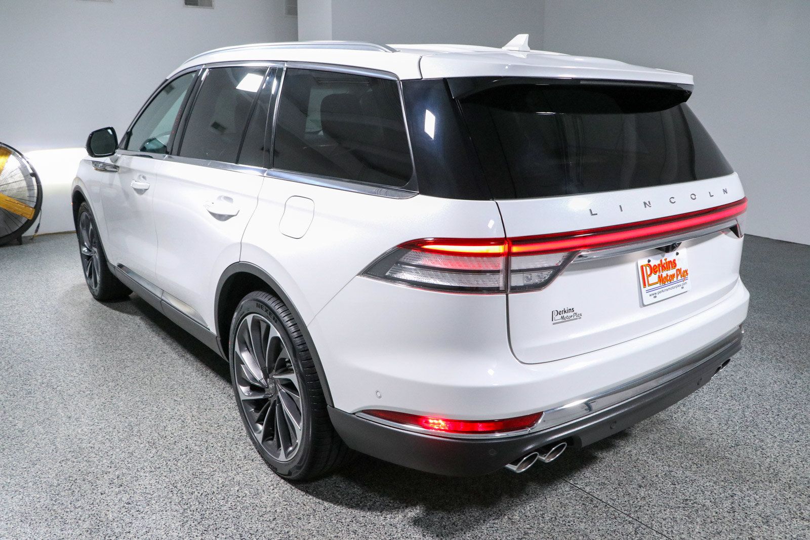 Used 2023 Lincoln Aviator Reserve w/ Equipment Group 201A RWD image 9