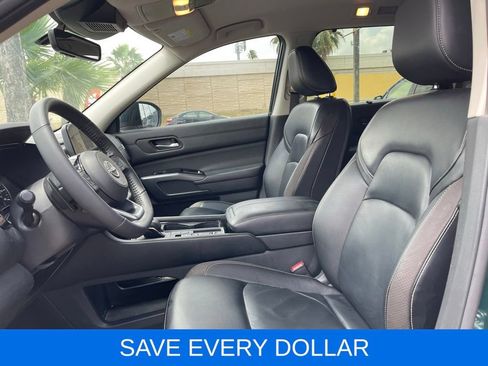 Used 2024 Nissan Pathfinder SL FWD image 14